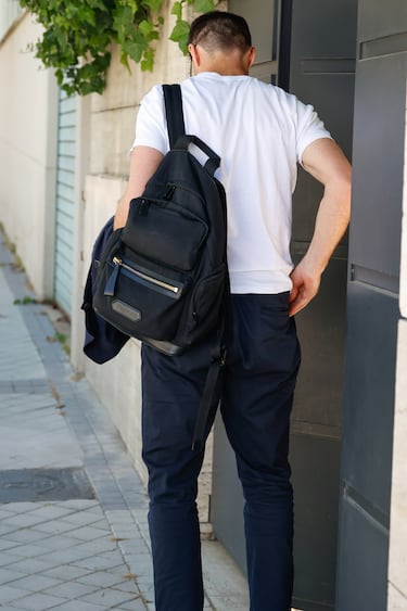 El nuevo entrenador del Real Madrid, Xabi Alonso, llega a su casa en Madrid. 