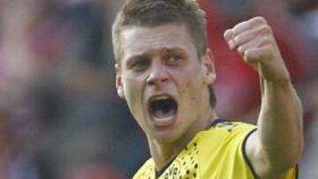 <strong>EL REAL MADRID BUSCA LATERAL.</strong>