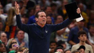 BOSTON, MASSACHUSETTS - JUNE 10: Assistant coach Kenny Atkinson reacts to a play in the third quarter against the Boston Celtics during Game Four of the 2022 NBA Finals at TD Garden on June 10, 2022 in Boston, Massachusetts. NOTE TO USER: User expressly acknowledges and agrees that, by downloading and/or using this photograph, User is consenting to the terms and conditions of the Getty Images License Agreement.   Elsa/Getty Images/AFP
== FOR NEWSPAPERS, INTERNET, TELCOS & TELEVISION USE ONLY ==