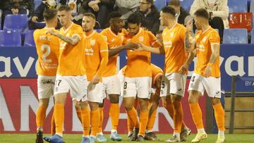 Konaté, Adrián o defensa de 5, las dudas de Sandoval