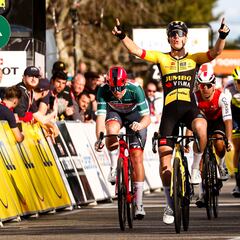 Kooij gana la volata con un Gaudu que recorta al líder Pogacar
