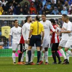 Varane vio su primera tarjeta roja y el Madrid estudia recurrir