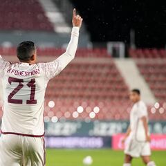 Henry Martín y Rogelio Funes Mori, cara a cara en el México vs Irak