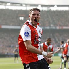 Santiago Giménez desmiente rumores sobre posible traspaso a la Serie A