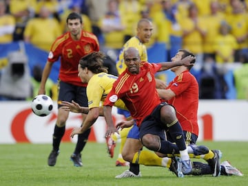 El hispano brasileño fue el eje y pulmón de la selección de Luis Aragonés en 2008. Gran temporada en su club, Villarreal que le valió para ganarse el puesto en La Roja.