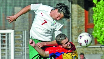 Daniel Borimirov (L) from Bulgaria jumps over Manolo Jimenez (R) from Andorra during their Euro 2004 Group Eight qualifying soccer match in Andorra  September 10, 2003. REUTERS/Oleg Popov