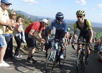 Nairo Quintana y Simon Yates.