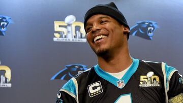 Cam Newton en la rueda de prensa de ayer.