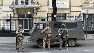 Fighters of Wagner private mercenary group stand guard outside the headquarters of the Southern Military District in the city of Rostov-on-Don, Russia, June 24, 2023. REUTERS/Stringer