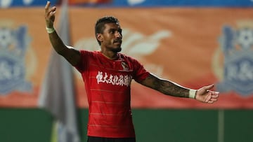 Barcelona receive 42 million euros for Paulinho - 8 million less than they reported