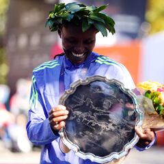 How much money did Nageeye and Chepkirui get for New York City Marathon win?