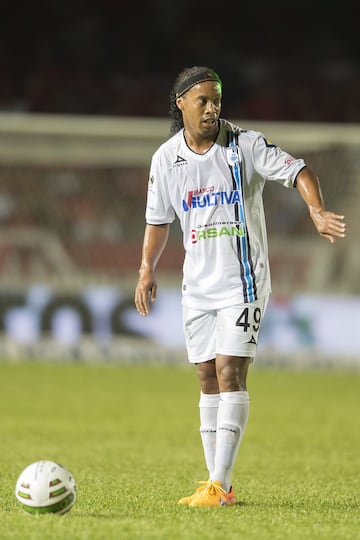 El astro brasileño llegó al Querétaro con 35 años, solo estuvo dos torneos y dejó algunas pinceladas como una tarde muy recordada en el Estadio Azteca frente al América.