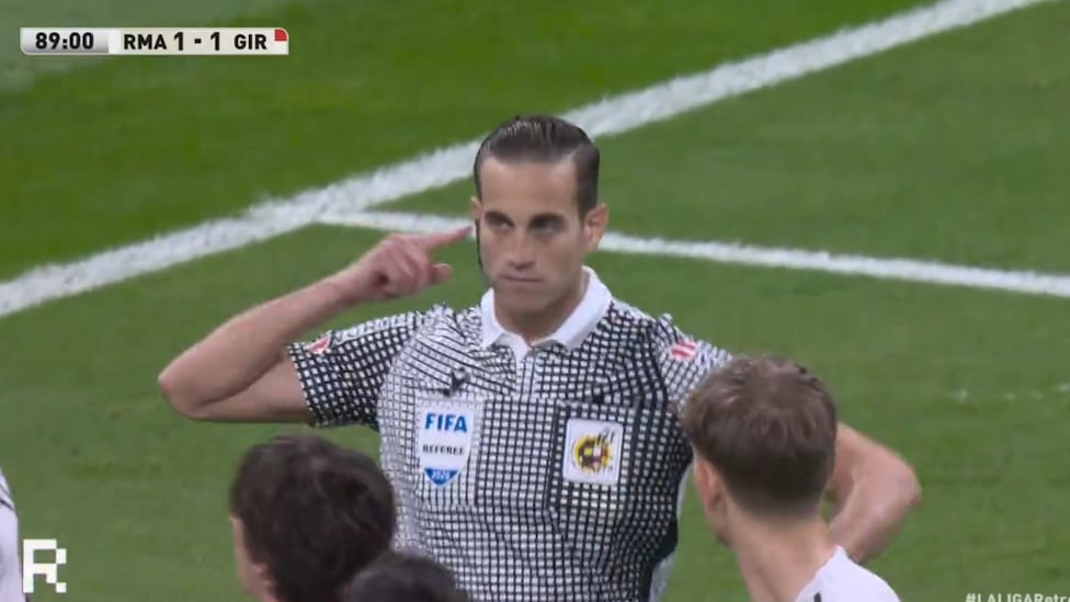 Vean el posible penalti a Mbappé: el francés no se lo podía creer...