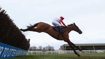 Victoria Pendleton riding Pacha Du Polder in the Betfair Switching Saddles Hunters&#039; Steeplechase at Wincanton Racecourse.