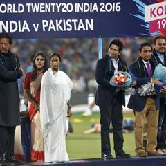 Waqar gives heartfelt apology and offers to resign