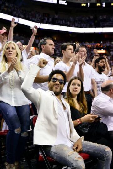 El cantante y compositor Lenny Kravitz también acudió al American Airlines Arena y lo pasó en grande.