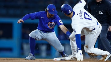 LOS ANGELES, CALIFORNIA - SEPTEMBER 11: Shohei Ohtani #17 of the Los Angeles Dodgers steals second base in front of Dansby Swanson #7 of the Chicago Cubs in the second inning at Dodger Stadium on September 11, 2024 in Los Angeles, California. 776096911 Ronald Martinez/Getty Images/AFP (Photo by RONALD MARTINEZ / GETTY IMAGES NORTH AMERICA / Getty Images via AFP)