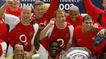 <B>SIGUE GANANDO.</B> El Arsenal empieza la presente temporada como terminó la pasada, ganando títulos.