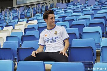 El Real Madrid junto a Adidas han presentado la que será la indumentaria para la temporada que viene. "Está diseñada para reflejar el espíritu y el sentido de unidad del club con sus aficionados bajo el lema This is grandeza, e incluye referencias al estadio Santiago Bernabéu", según explica el propio club blanco. 