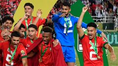 Rabat (Morocco), 08/07/2023.- Morocco players celebrate with the trophy after the AFCON U23 final match between Morocco and Egypt, in Rabat, Morocco, 08 July 2023. (Egipto, Marruecos) EFE/EPA/Jalal Morchidi
