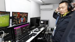 El novedoso VAR está en un remolque en los bajos del estadio
