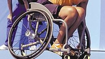 <b>TENIS EN SILLA DE RUEDAS. </b>La holandesa Esther Vergeer, en un partido.