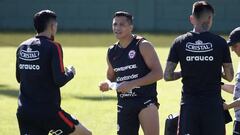 Tabárez destaca el trabajo de Rueda: "Chile es muy preparado"