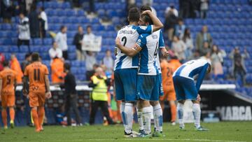 Demichelis y Sánchez abrazándose.