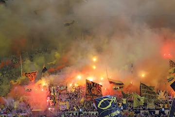 El Borussia Dortmund y el FC Schalke 04 se han enfrentado hoy y el ambiente del Signal Iduna Park siempre impacta.