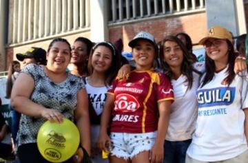 La hinchada del Tolima acompañando a su equipo en la final del FPC