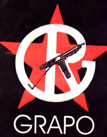 El 2 de agosto de 1975,  la banda terrorista GRAPO (Grupos de Resistencia Antifascista Primero de Octubre) cometió su primer asesinato. La víctima fue un guardia civil llamado Casimiro Sánchez García. El 29 de septiembre,  mataron a un miembro de la policía armada. El 1 de octubre cometieron su tercer atentado, asesinaron a cuatro miembros de la Policía Armada.