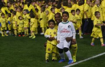 El futbolista hispano brasileño ha recibido un homenaje hoy por el Villarreal en un amistoso en El Madrigal con su actual equipo, el Cosmos de Nueva York.