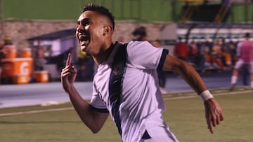 Óscar Santis logró el hat-trick con que Guatemala revivió ante Dominicana y sueña con el Mundial 2026.