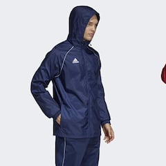 Resguárdate de la lluvia con esta chaqueta Adidas impermeable