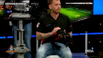 Jota Jordi ‘incendia’ a los colchoneros: Roncero muriéndose de risa por detrás...