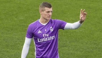 Kroos ya toca balón y Varane se ejercita al margen del grupo