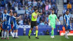 BARCELONA, SPAIN - APRIL 08: Referee Jose Luis Munuera Montero reacts after a disallowed goal during the LaLiga Santander match between RCD Espanyol and Athletic Club at RCDE Stadium on April 08, 2023 in Barcelona, Spain. (Photo by Alex Caparros/Getty Images)
