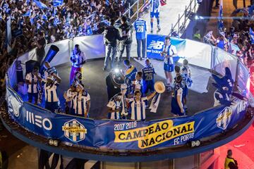 FC Porto's team celebrates their title match victory with fans after the Portuguese First League soccer match between FC Porto and CD Feirense, at Dragao Stadium in Porto, northern Portugal, 06 May 2018. 