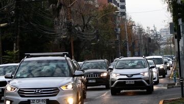 Restricción vehicular, 14 de agosto: autos que no pueden circular en Santiago y calendario de agosto