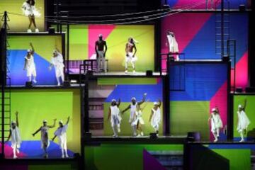 Artists perform during the opening ceremony of the Rio 2016 Olympic Games at the Maracana stadium in Rio de Janeiro on August 5, 2016. / AFP PHOTO / WILLIAM WEST