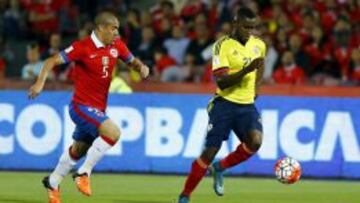El delantero sufrió un golpe al final del partido ante Chile y no estará frente a Argentina.