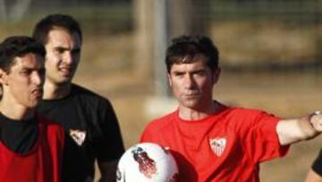 <b>ENFADO. </b>Marcelino se enfadó ayer con sus jugadores.