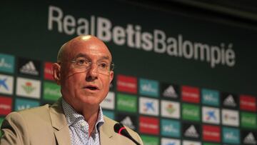 14/05/17 BETIS
PRESENTACION DE LORENZO SERRA FERRER VICEPRESIDENTE DEPORTIVO
PUBLICADA 16/05/17 NA MA01 1COL