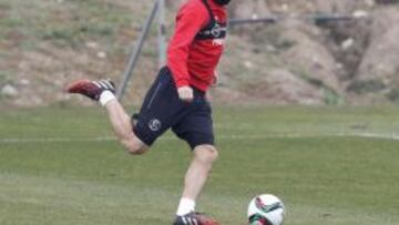 Nico Pareja regresa a Sevilla por precaución