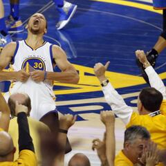 Para la historia: Curry (36+5+8) rompe a los Thunder y mete a los Warriors en las Finales