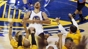 Stephen Curry festeja el triunfo en un partido que ya forma parte de la historia del baloncesto.