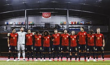 Once inicial de la selección española: Unai Simón; Óscar Gil, Éric García, Pau Torres, Cucurella; Zubimendi, Soler, Pedri; Olmo, Puado y Oyarzabal.

