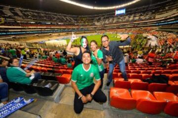 El color de los aficionados en el Estadio Azteca