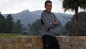 El ciclista español del CCC Pro Team, Víctor de la Parte, posa en una entrevista para AS.