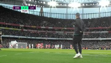 El gesto de Klopp en la banda del Emirates: una imagen icónica del año en Premier League